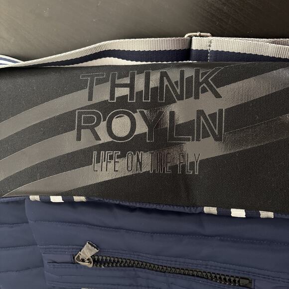 Think Royln The Highlander Duffel Bag w/ Trolly Sleeve Navy Blue NEW With Tags - Picture 3 of 9